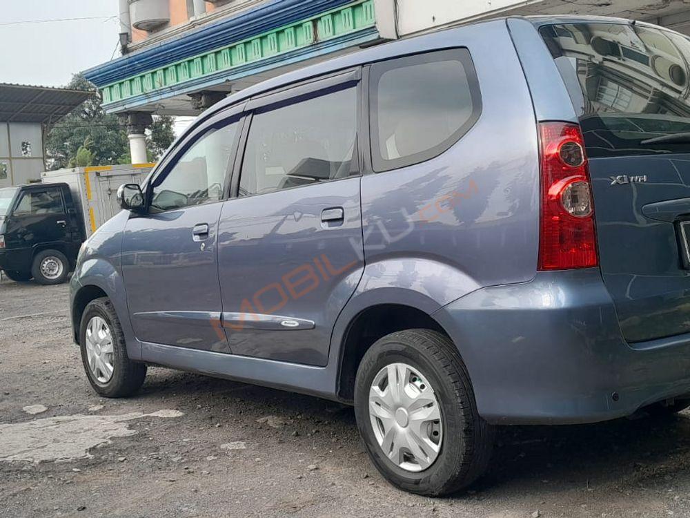 Mobil Daihatsu Xenia 2010