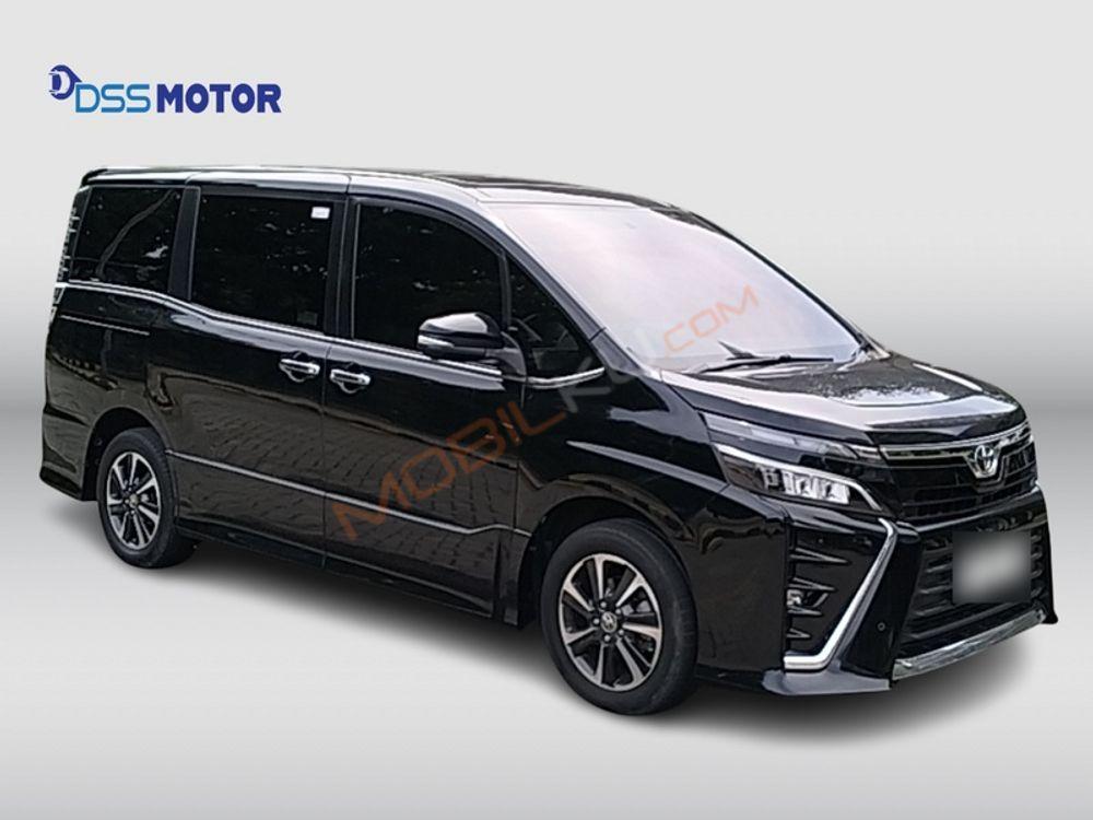Mobil Toyota Voxy 2019