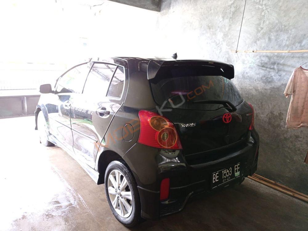 Mobil Toyota Yaris 2013