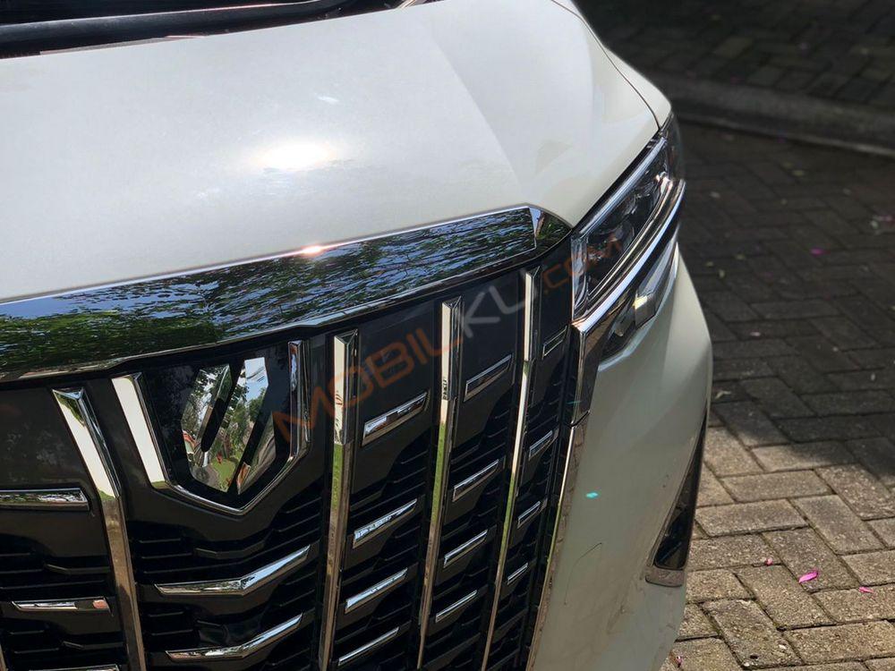 Mobil Toyota Alphard 2019