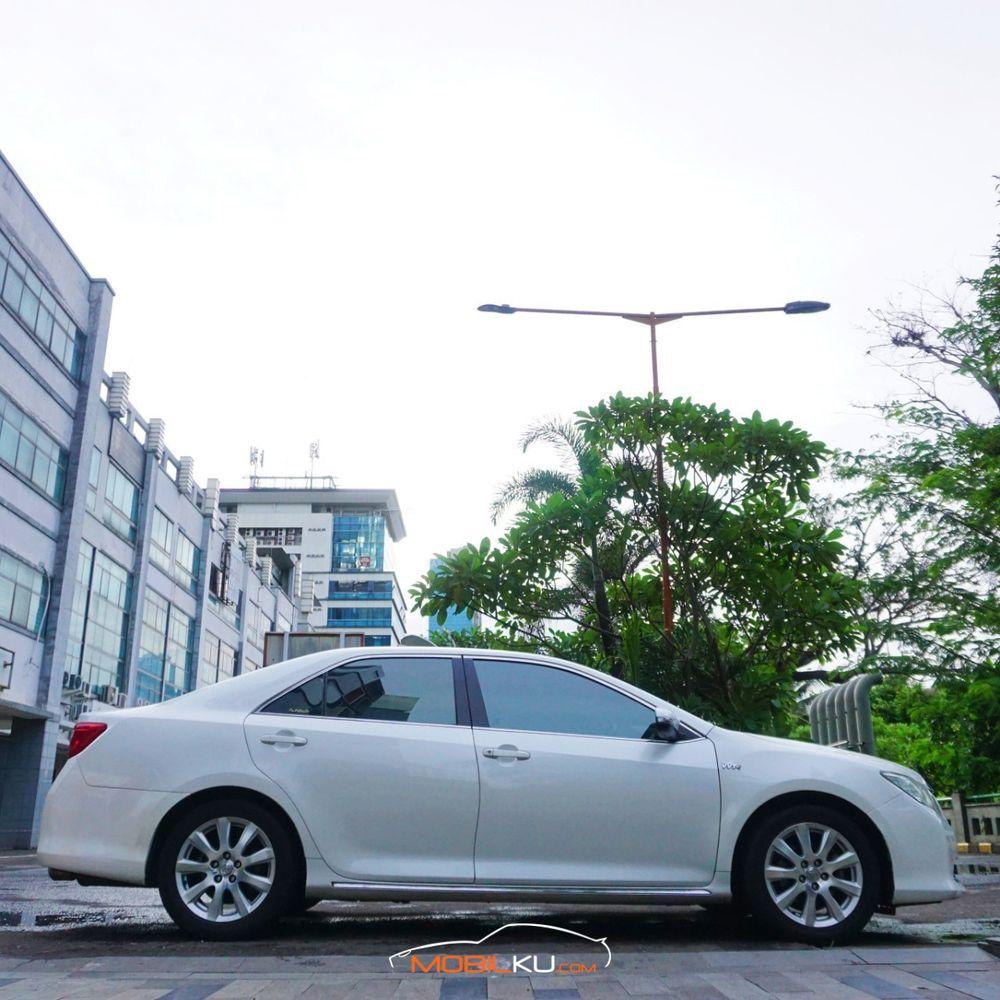 Mobil Toyota Camry 2013