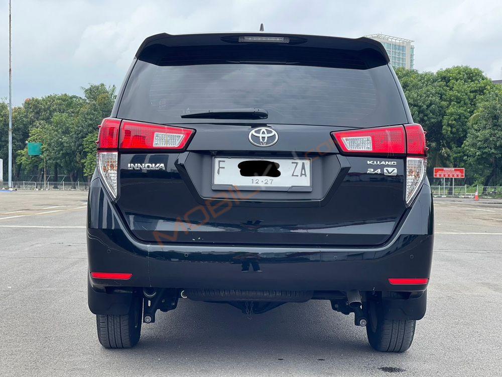 Mobil Toyota Kijang Innova 2022