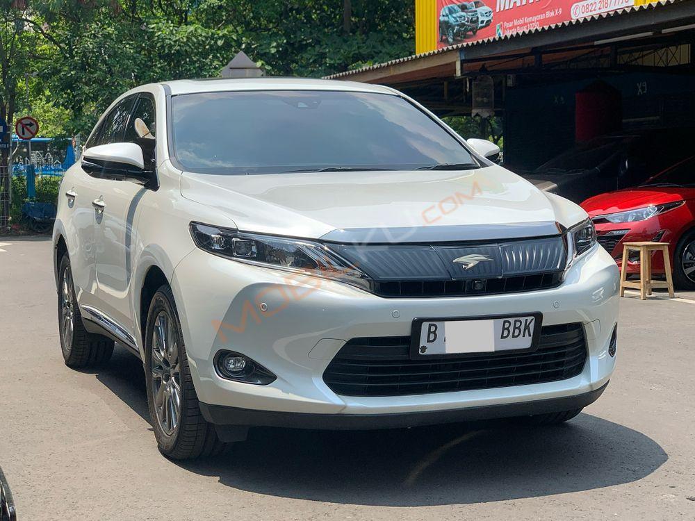 Mobil Toyota Harrier 2014