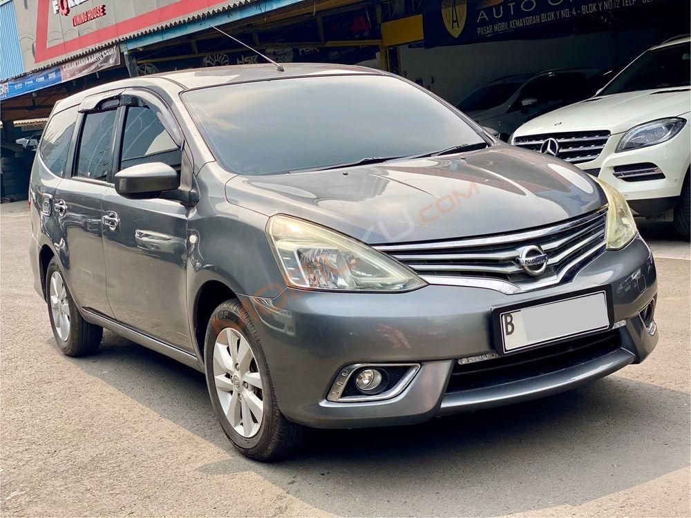 Mobil Nissan Livina 2015