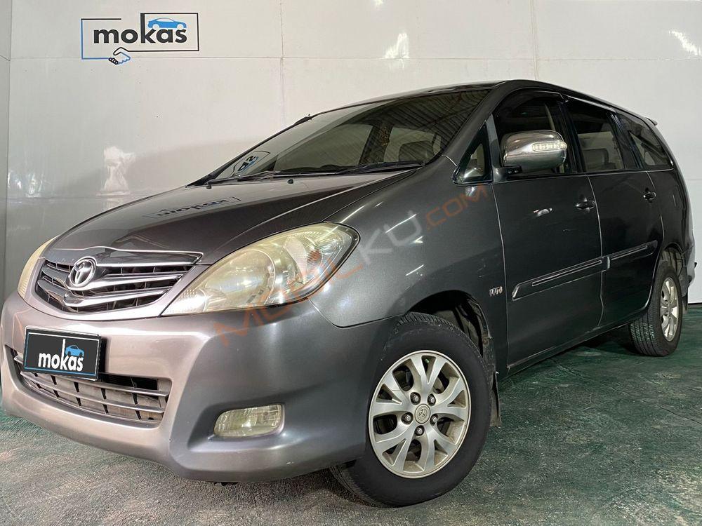 Mobil Toyota Kijang Innova 2010