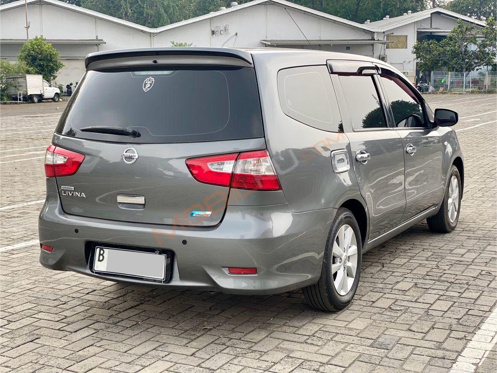 Mobil Nissan Grand Livina 2015