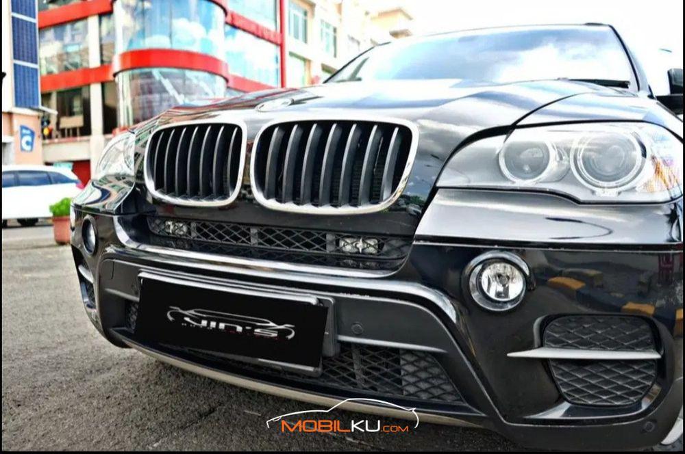 Mobil BMW X5 2011