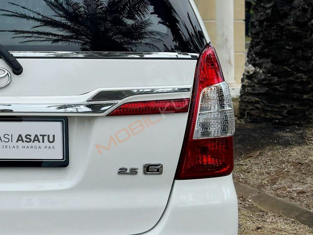 Mobil Toyota Kijang Innova 2014