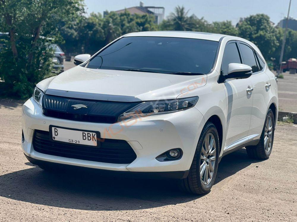 Mobil Toyota Harrier 2014