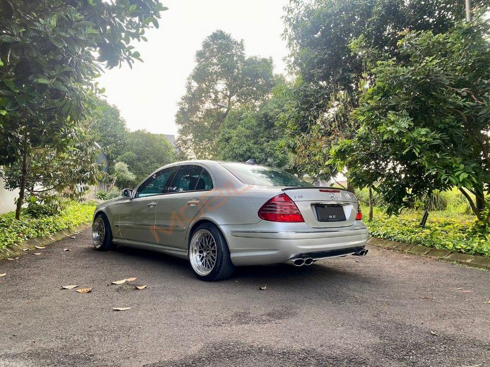 Mobil Mercedes-Benz E-Class 2002
