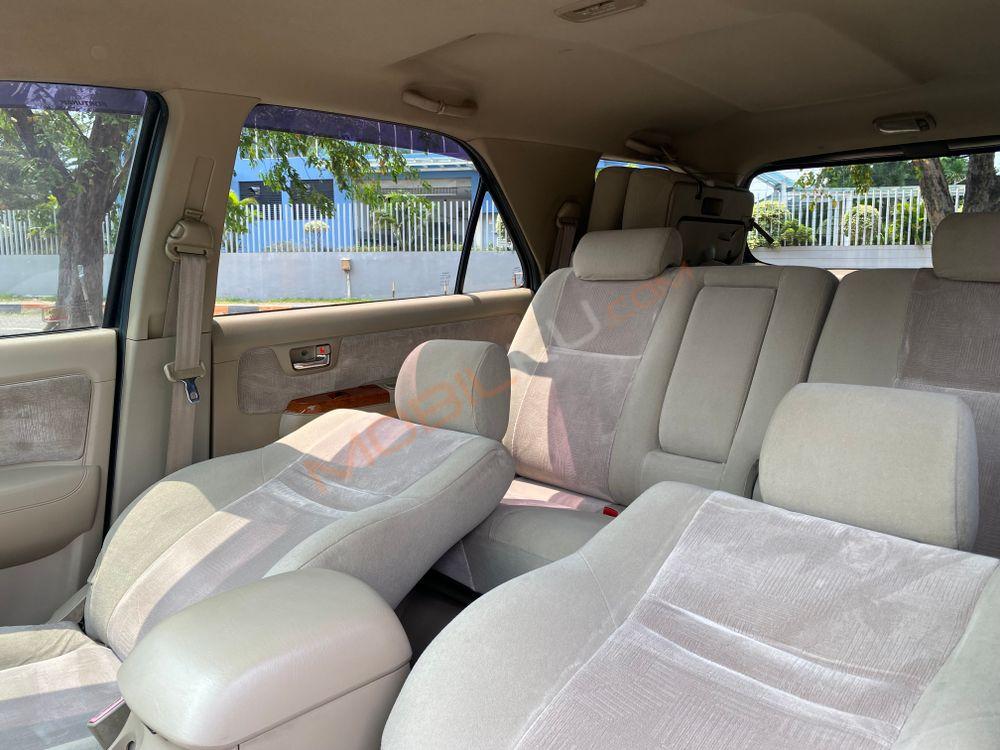 Mobil Toyota Fortuner 2011