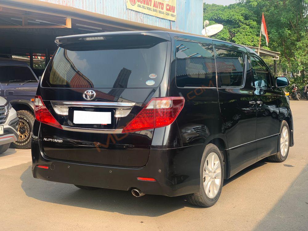 Mobil Toyota Alphard 2009