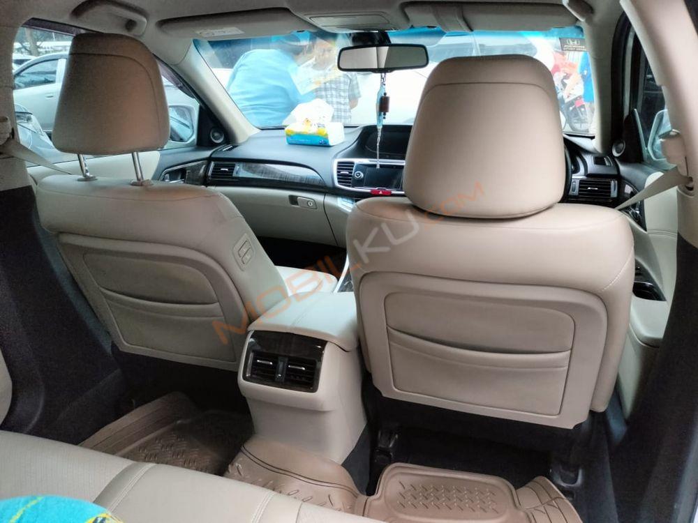 Mobil Honda Accord 2013