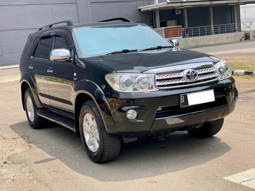 Mobil Toyota Fortuner 2011