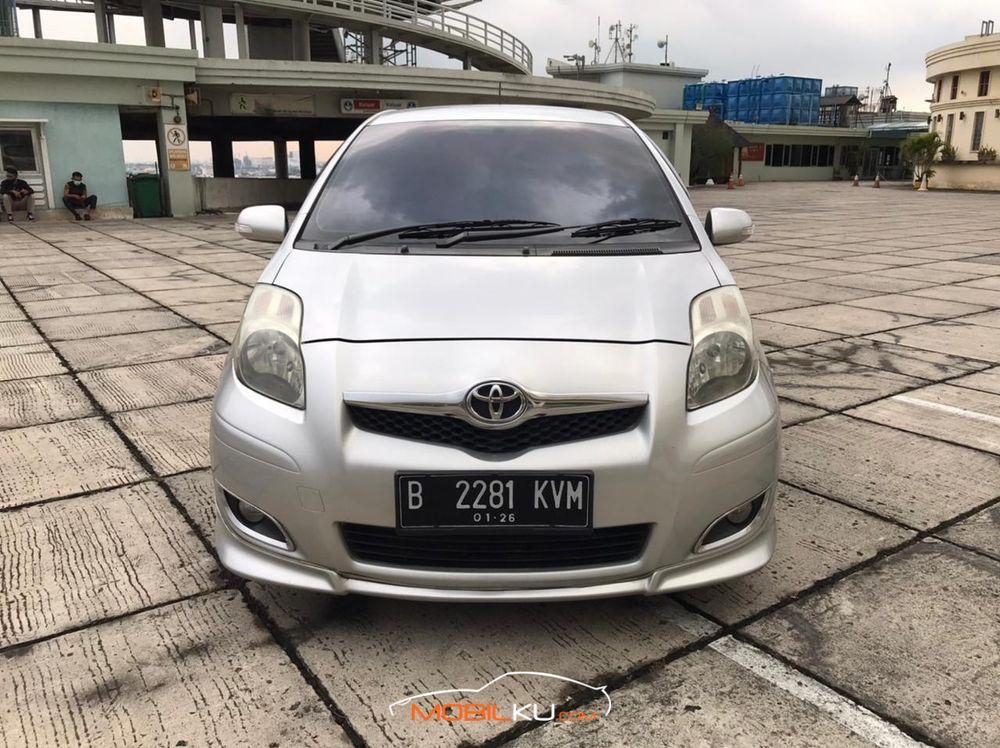 Mobil Toyota Yaris 2010