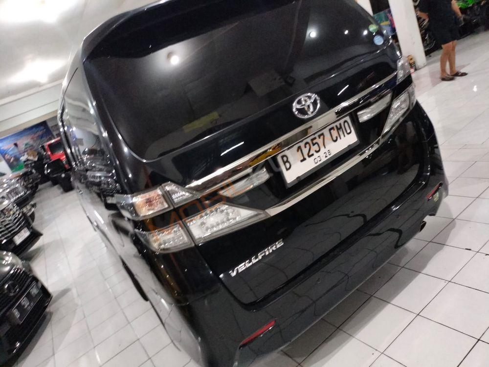 Mobil Toyota Vellfire 2013