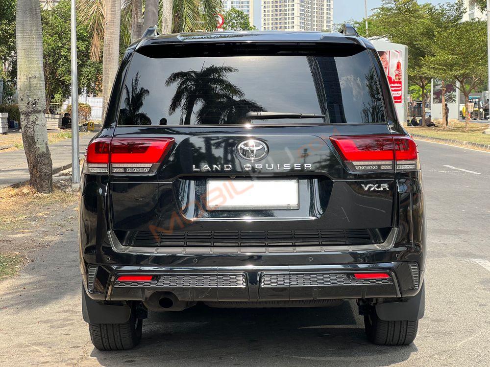 Mobil Toyota Land Cruiser 2023