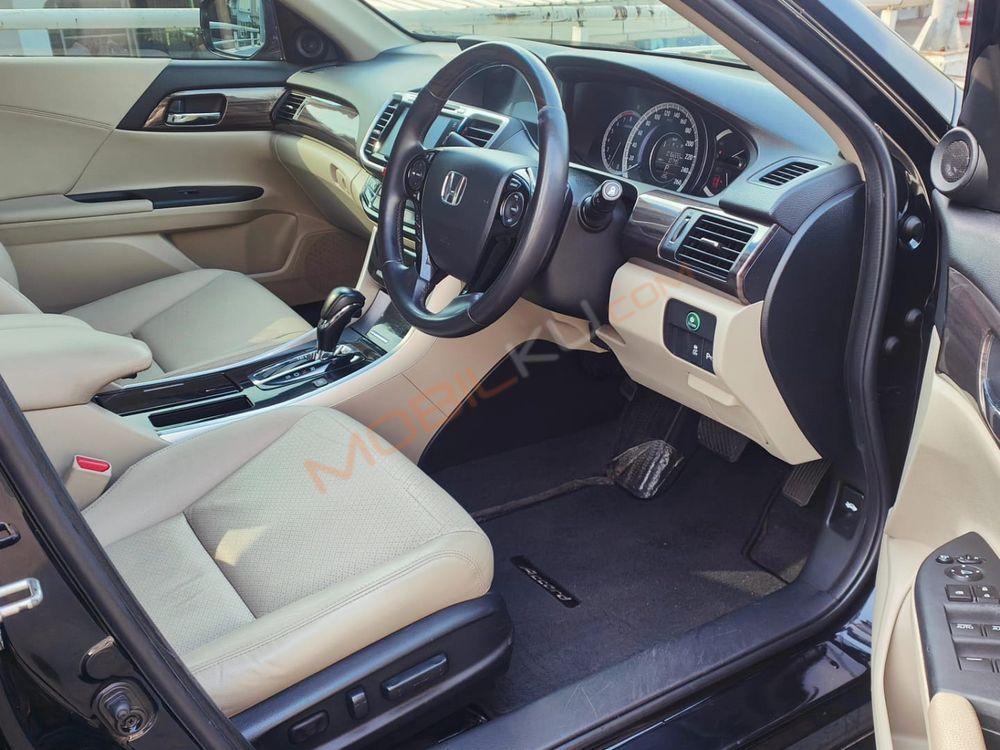 Mobil Honda Accord 2017