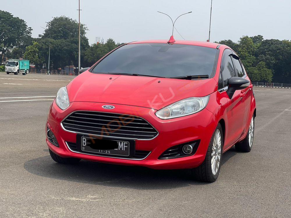 Mobil Ford Fiesta 2013
