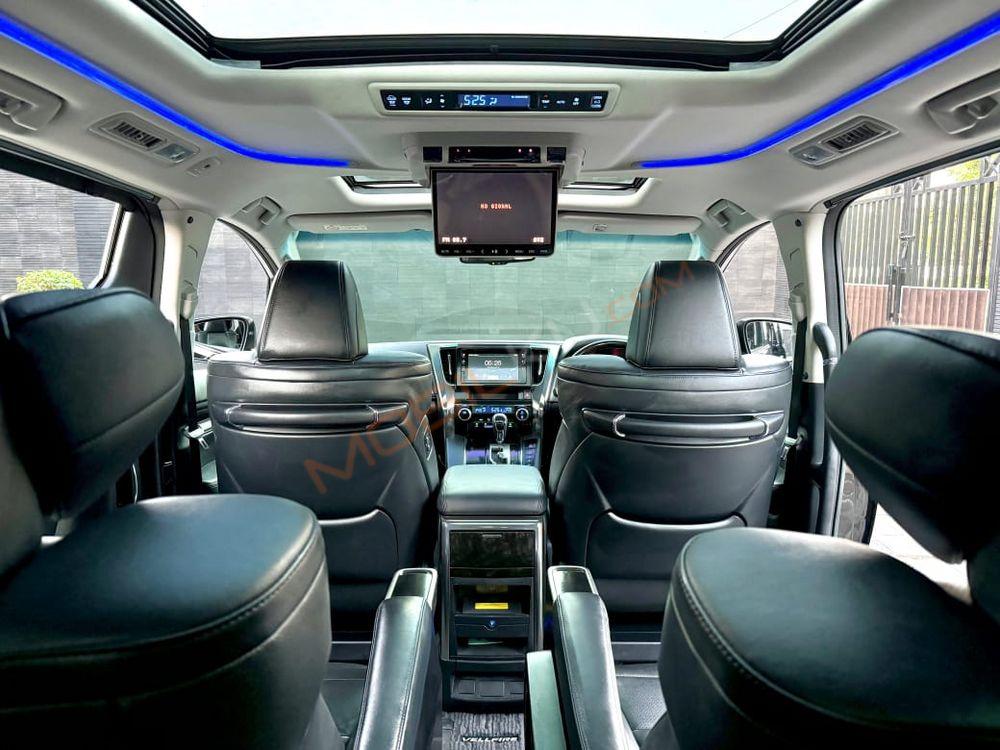 Mobil Toyota Vellfire 2015