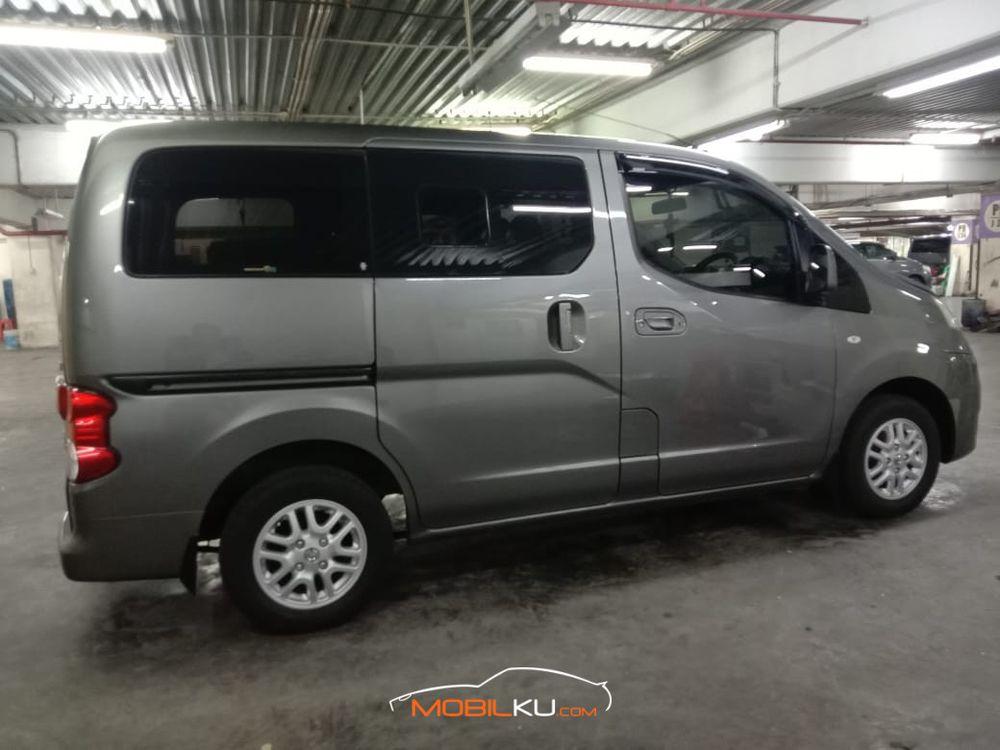 Mobil Nissan Evalia 2016