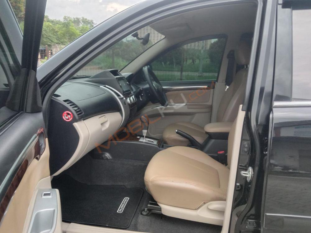 Mobil Mitsubishi Pajero 2014