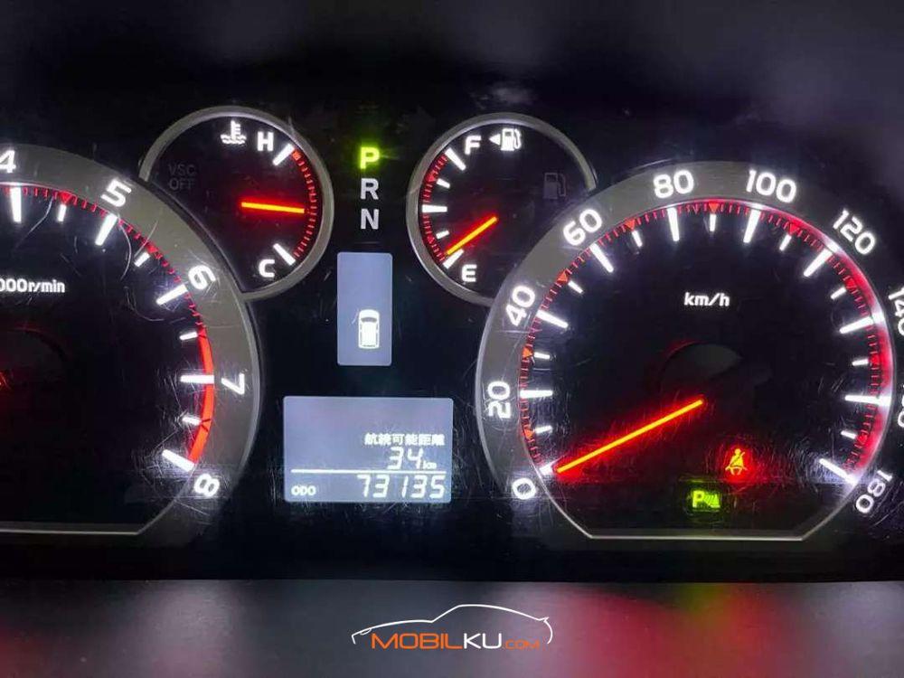 Mobil Toyota Vellfire 2011