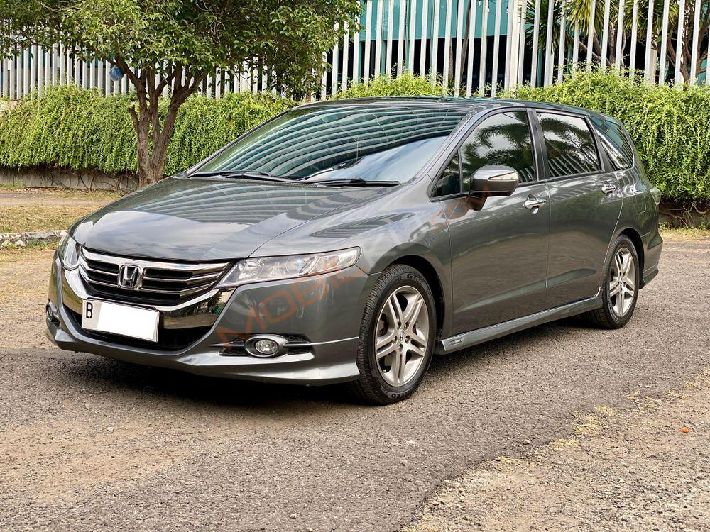 Mobil Honda Odyssey 2012