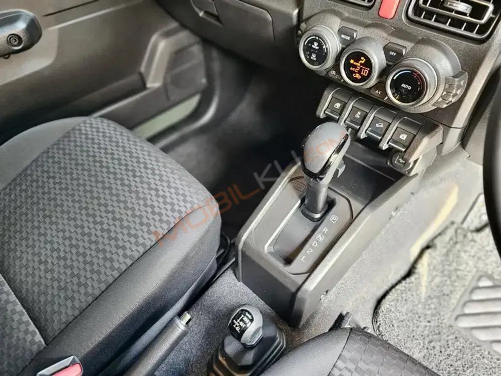 Mobil Suzuki Jimny 2020