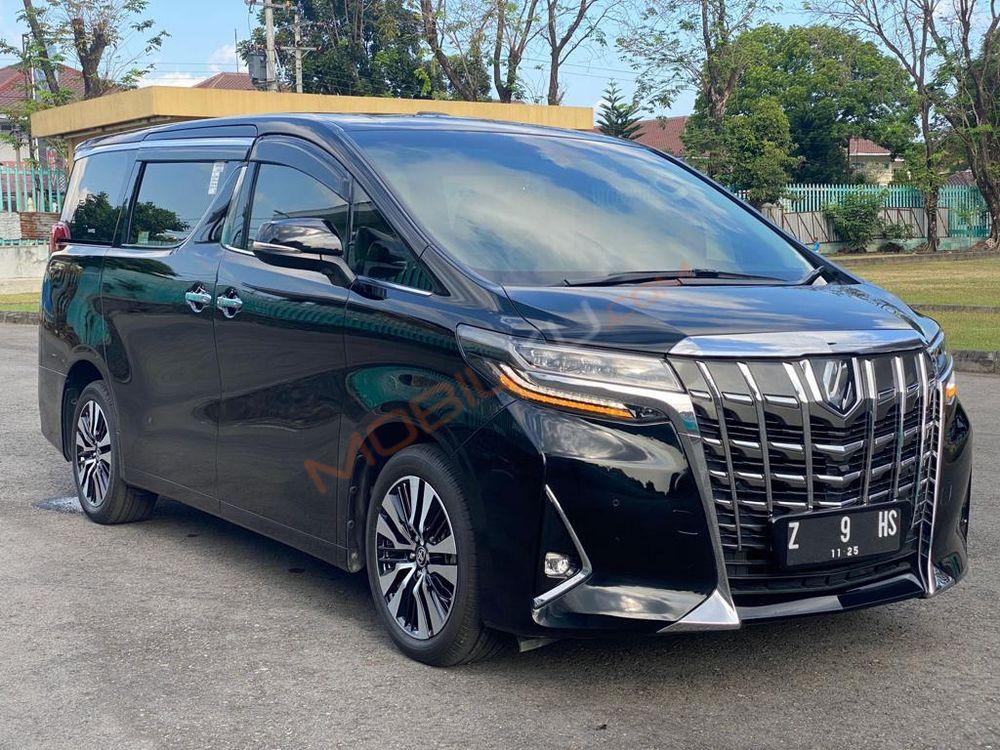Mobil Toyota Alphard 2020
