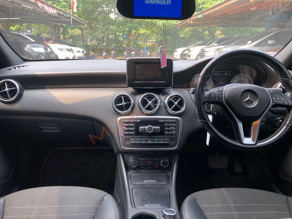 Mobil Mercedes-Benz A-Class 2013