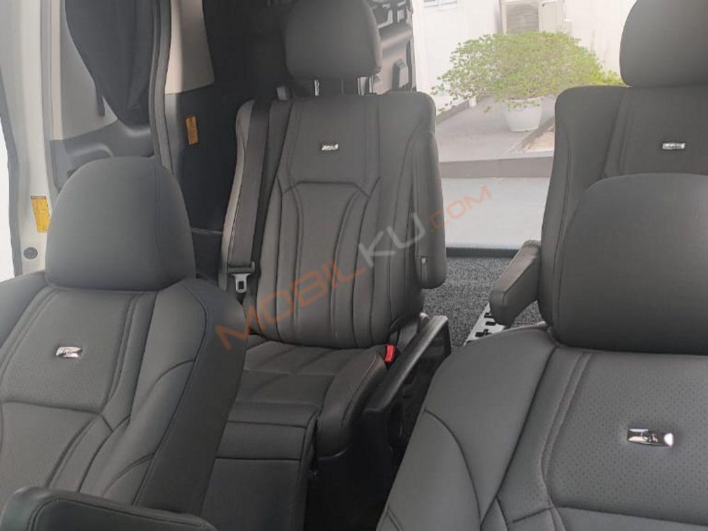 Mobil Toyota Vellfire 2013