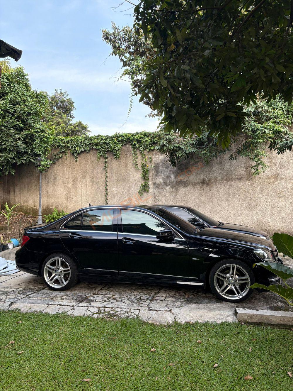 Mobil Mercedes-Benz C-Class 2011
