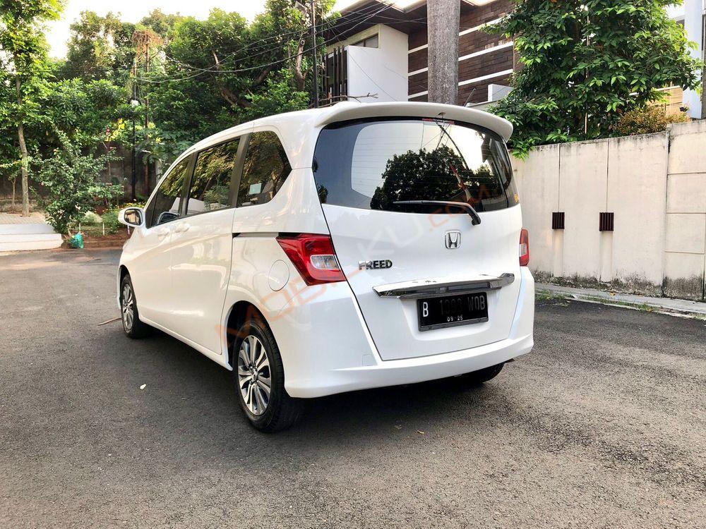 Mobil Honda Freed 2015