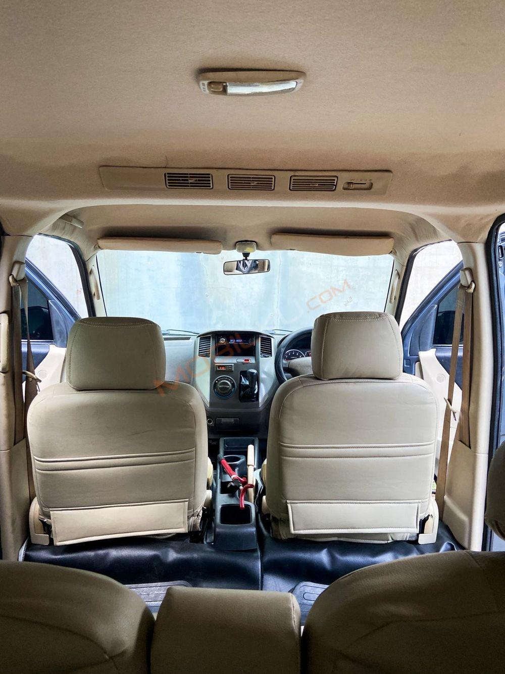 Mobil Daihatsu Luxio 2012