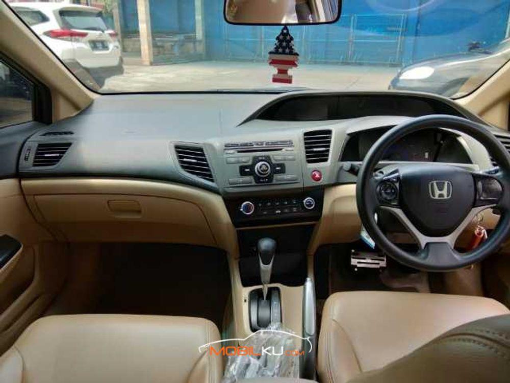 Mobil Honda Civic Sedan 2013