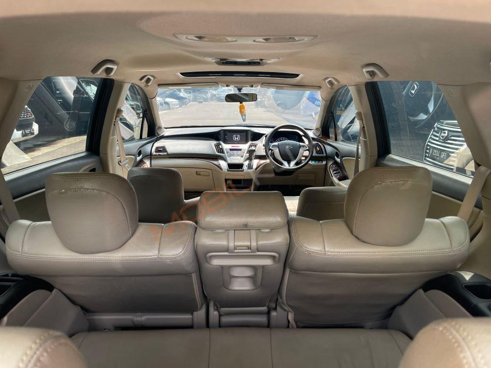 Mobil Honda Odyssey 2012