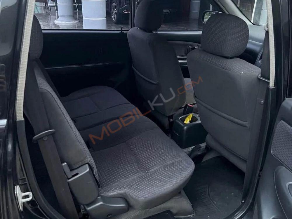Mobil Toyota Avanza 2005