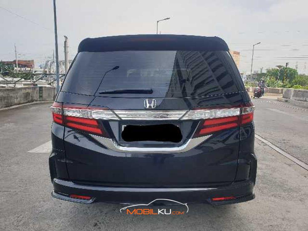 Mobil Honda Odyssey 2017