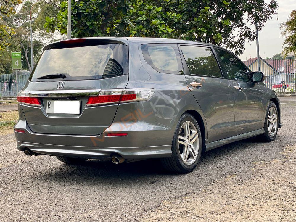 Mobil Honda Odyssey 2012