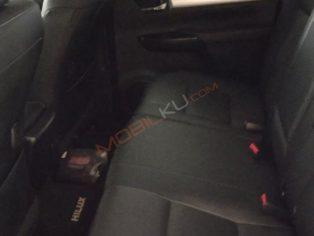 Mobil Toyota Hilux 2023