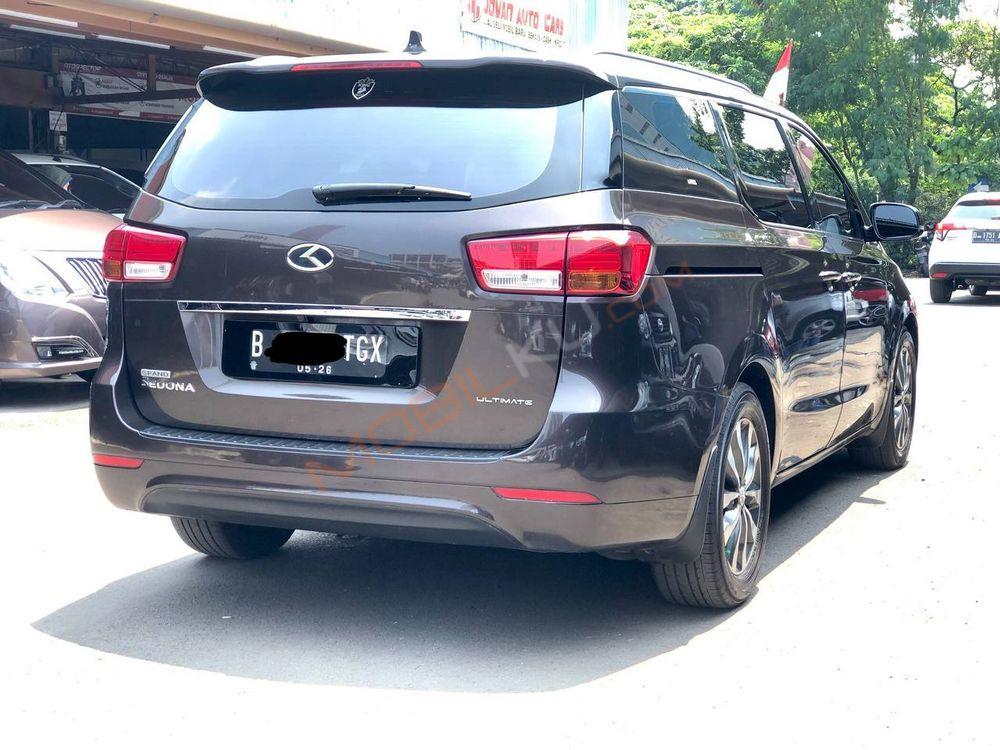 Mobil Kia Sedona 2017