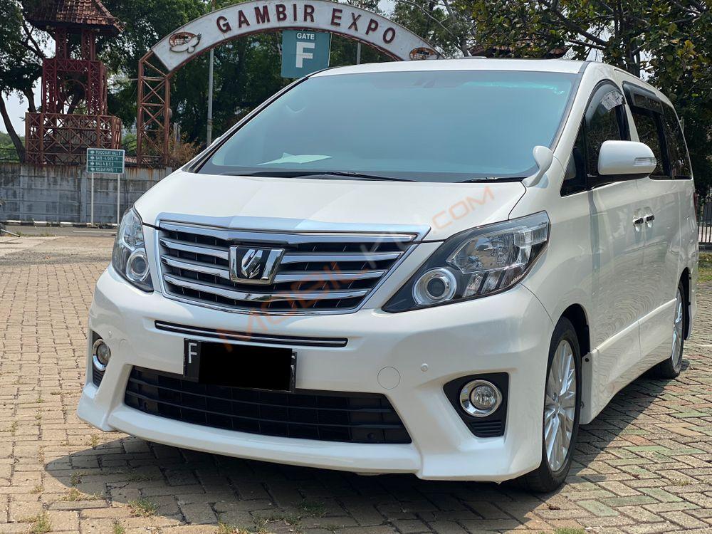 Mobil Toyota Alphard 2014
