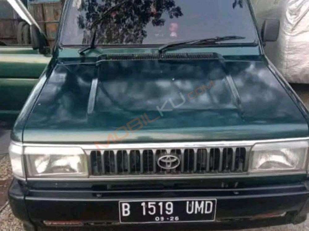 Mobil Toyota Kijang 1996