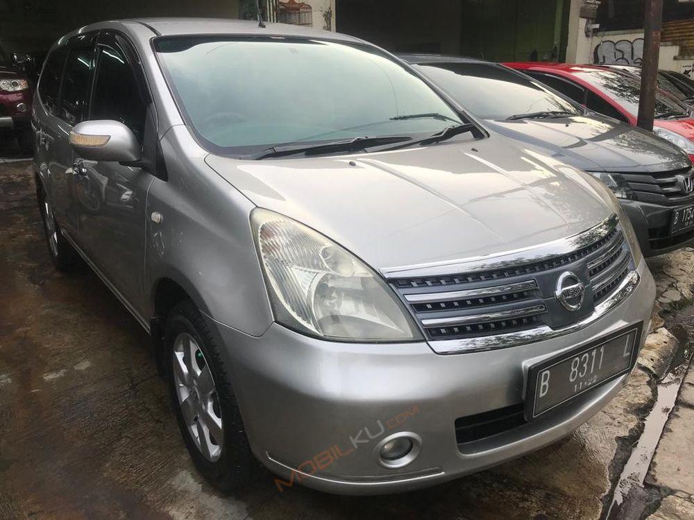 Mobil Nissan Grand Livina 2007