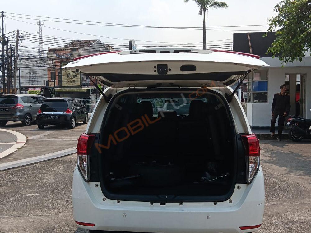 Mobil Toyota Kijang Innova 2021