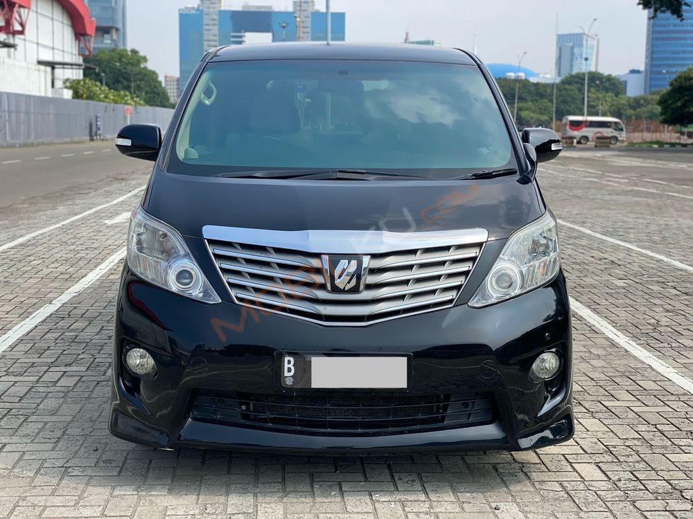 Mobil Toyota Alphard 2009