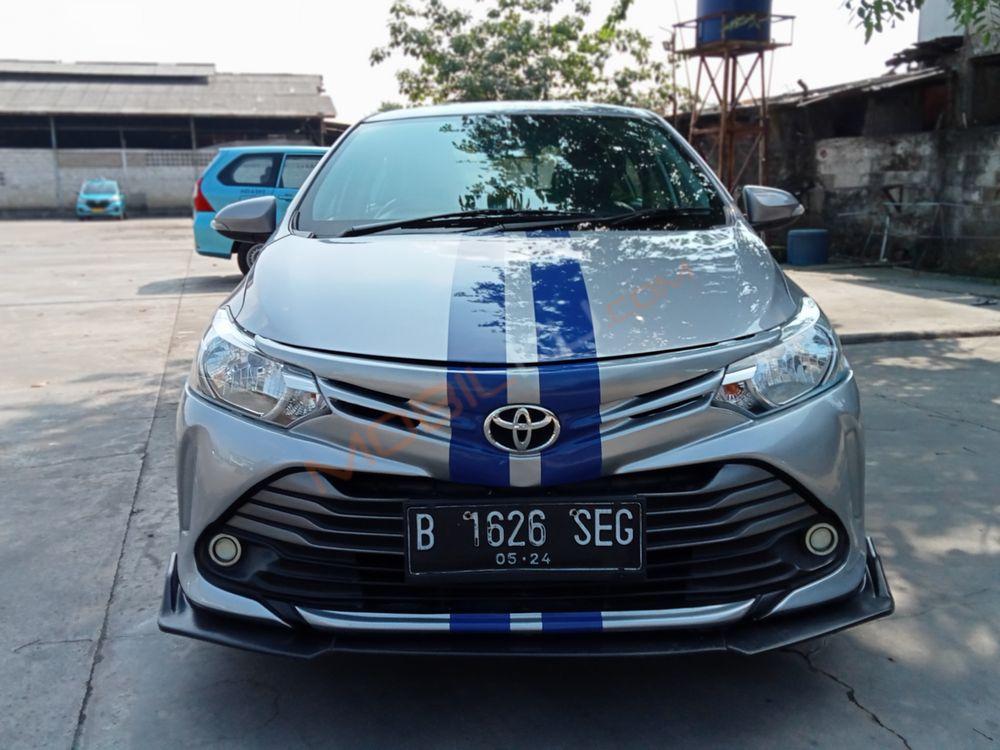 Mobil Toyota Limo 2014