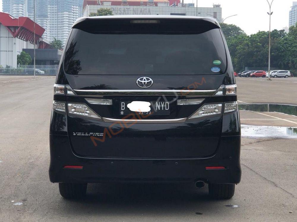 Mobil Toyota Vellfire 2014