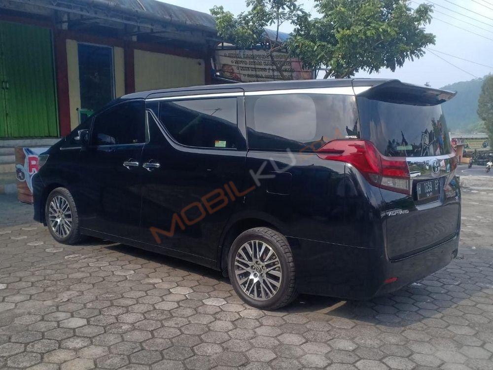 Mobil Toyota Alphard 2017